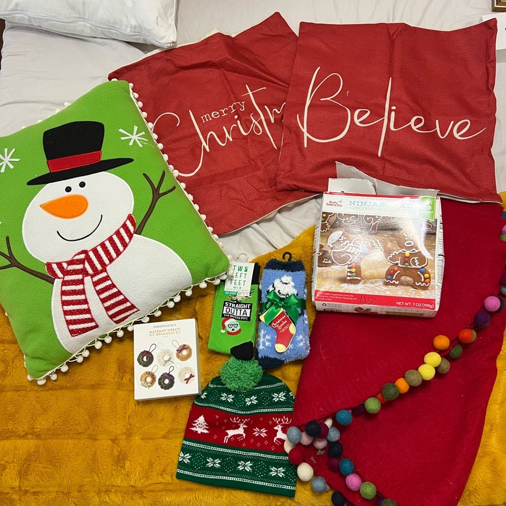 Christmas Bundle- Pillows & Decor